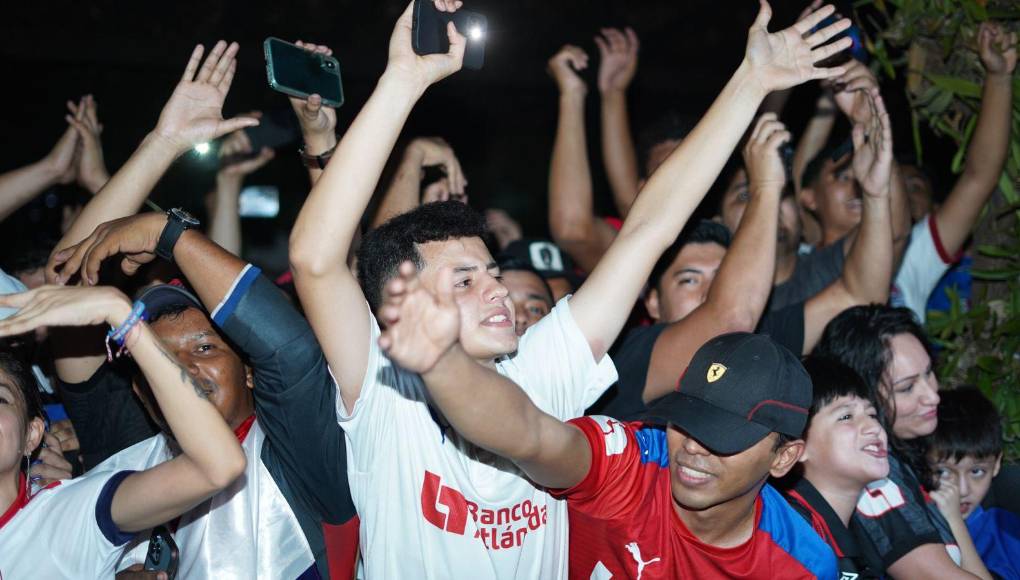 Banderazo de la Ultra Fiel, llegada de Olimpia y fiesta en SPS antes de la final