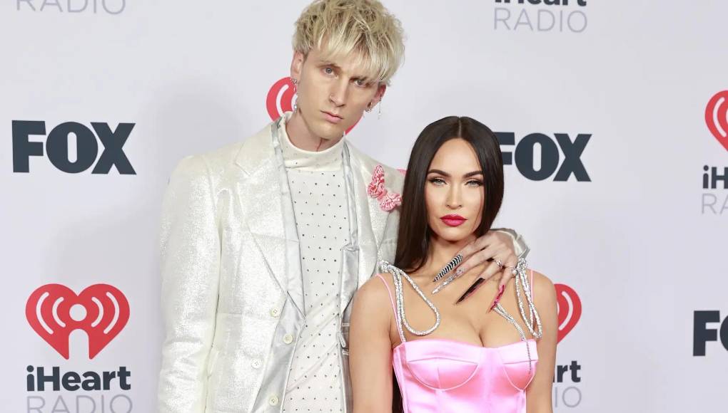 Su nueva canción también aborda algunos de los momentos más duros que ha atravesado en los últimos meses, desde la muerte de su padre -de quien asegura que heredó las cualidades de su personalidad que más detesta- al aborto que sufrió su pareja Megan Fox. 