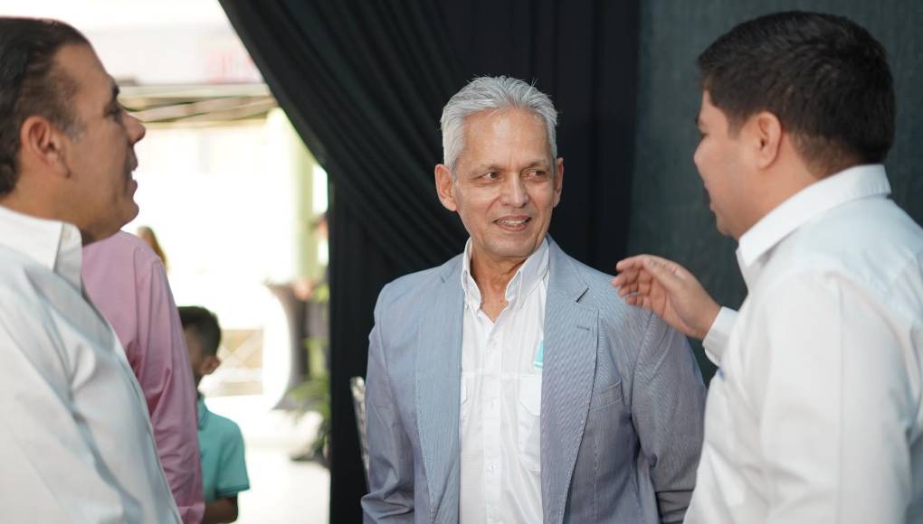 El entrenador Reinaldo Rueda estuvo en el evento y fue agasajado. 