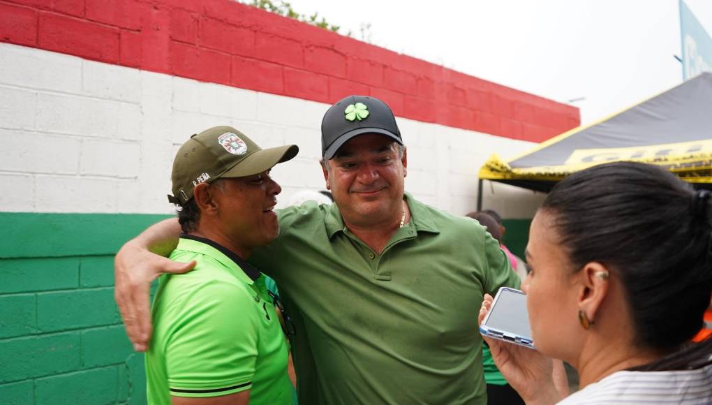 Yankel Rosenthal junto al vicepresidente de Marathón, Rolin Peña.