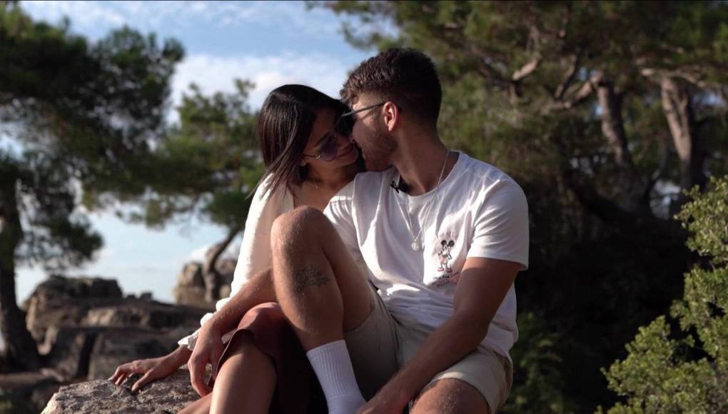 Griss Romero y Miguel Melfi no pudieron ocultar su atracción en el programa “El poder del amor” que se centra a modo de experimento social en los romances e intimidad de un entorno latinoamericano. Participan nueve chicos y chicas de diferentes países. En Honduras, el reality fue visto por canal 11.