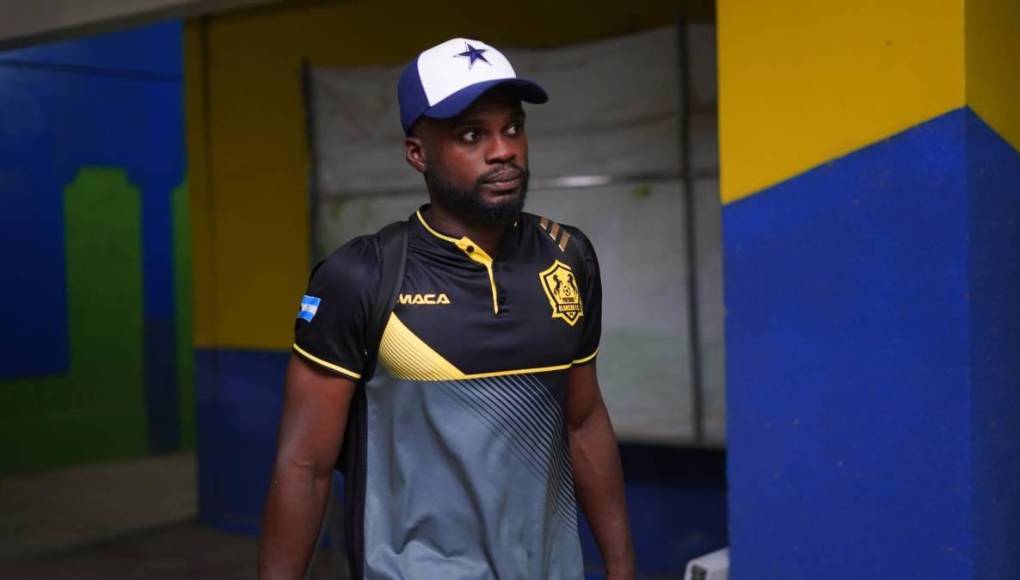 Kemsie Abbot: El potente delantero hondureño no tuvo su mejor torneo con el Olancho FC, por lo que su continuidad en el club es una incógnita.