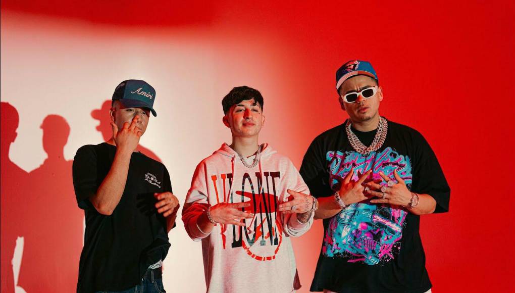 ”Que onda” de Calle 24, Chino Pacas y Fuerza Regida - A nivel internacional, “Qué onda” debutó en el No. 31 tanto en Billboard Global 200 como en Billboard Global Excl. U.S., y aterriza en el No. 1 de la lista Mexico Songs.