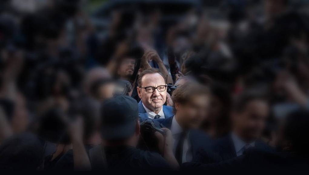 Durante la entrevista, Spacey negó las acusaciones de cualquier comportamiento ilegal y también hizo referencia al progreso de las carreras de otros hombres.