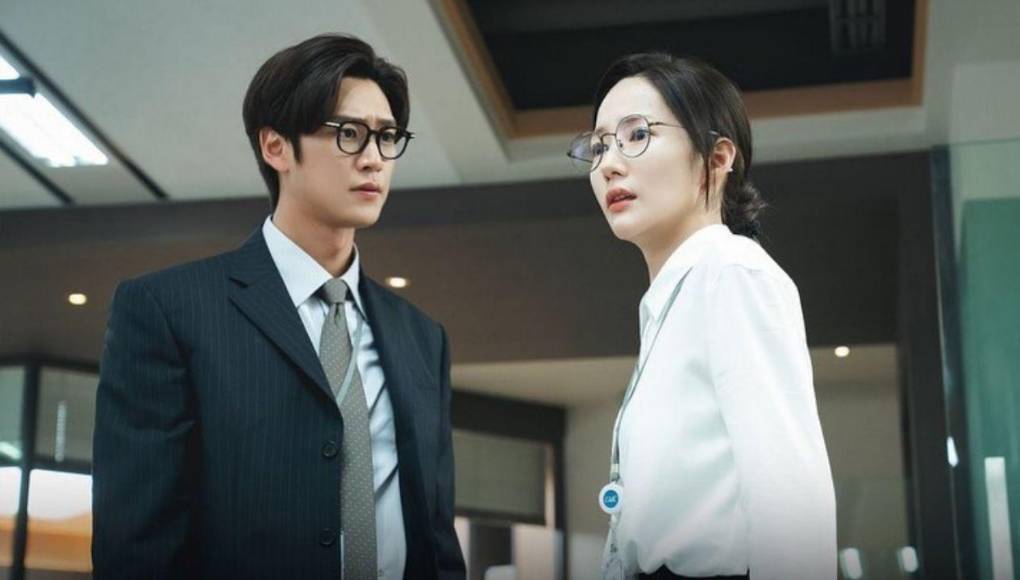 Na In-woo es considerado una estrella en ascenso en Corea del Sur. Este talentoso actor tuvo notables actuaciones en Mr. Queen y River Where the Moon Rises. Recientemente, ha cautivado al público con su rol principal en Cásate con mi esposo.