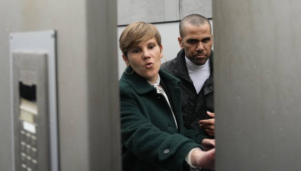 Dani Alves volvió a su casa más de un año después de estar en prisión y apenas un par de días después celebró con una gran fiesta en su domicilio.