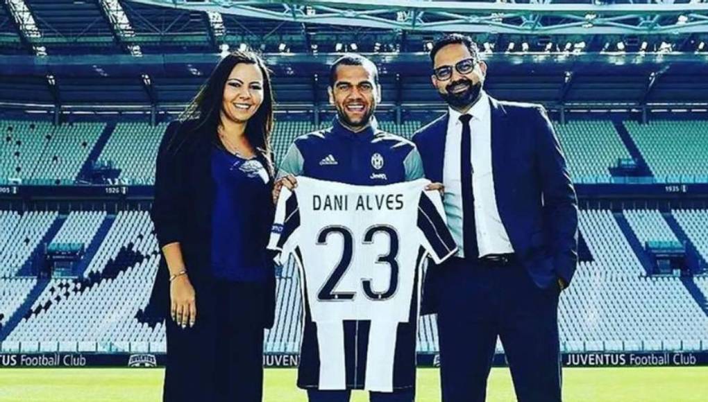 Y agregaba: “Imaginar que tu padre puede ser un violador no es fácil (...) Había un grupo de WhatsApp con unos de prensa, y entre ellos los abogados. Me pasaban por este grupo lo que tenía que decir”.