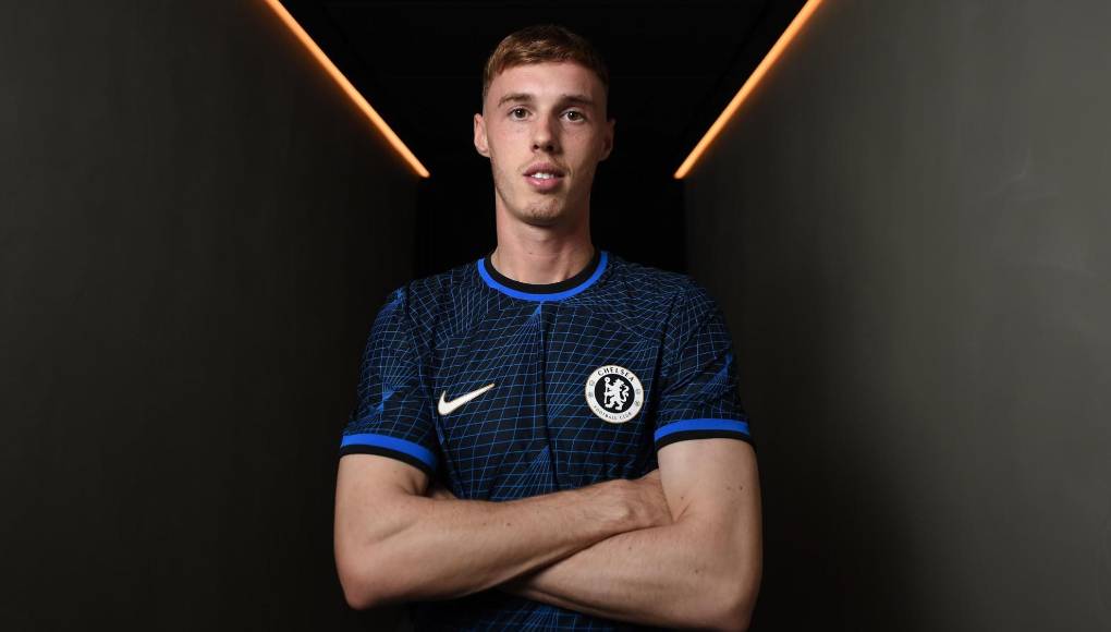 Cole Jermaine Palmer (Mánchester, Inglaterra, 6 de mayo de 2002).