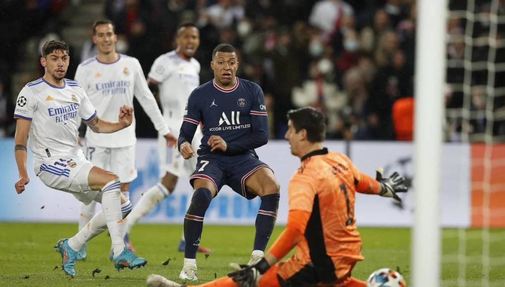 Y argumentando su respuesta: “Mientras exista la posibilidad de ver el PSG-Real Madrid, no lo hará. No anunciará nada”, sentenciaba.