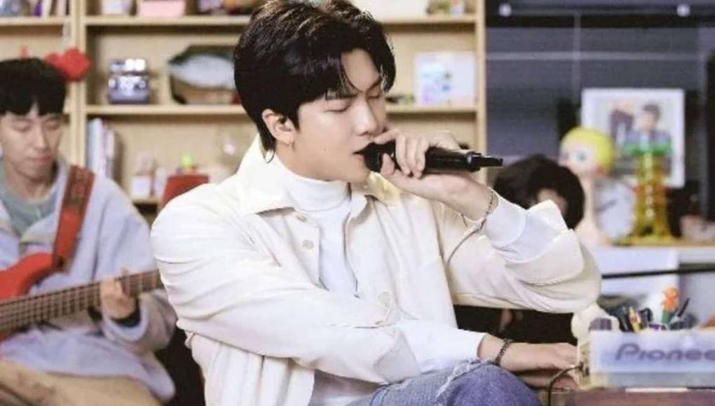 RM comenzó su carrera en la música como artista solista bajo el nombre artístico de ‘Runch Randa’. En 2008, cantó brevemente con el grupo ‘Zico’, una de las estrellas en ascenso en la comunidad hip-hop de Corea del Sur en ese momento.