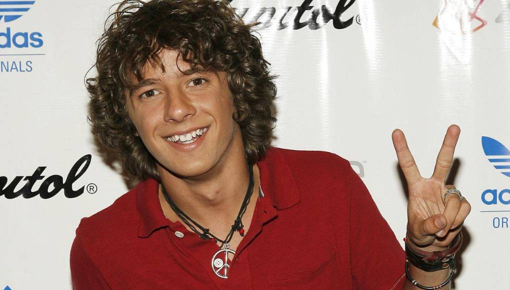 Cuando tenía 19 años, fui acosado sexualmente y luego agredido por mi agente en ese momento, quien había pasado una buena cantidad de tiempo generando confianza en mí como amigo y mentor”, confesó el joven.