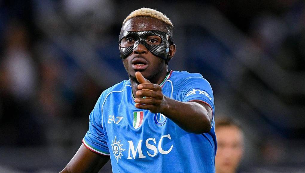 Victor Osimhen, milita con buen suceso en el Nápoli de la Serie A.