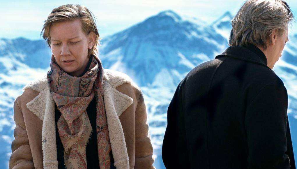 Anatomía de una caída:La ganadora del festival de Cannes, el drama legal francés sobre una mujer sospechosa de asesinar a su marido, sacudió a Hollywood.”Anatomía de una caída” es la favorita para el Óscar a mejor guión original, y gracias a una creativa campaña de promoción, centrada en su adorable estrella perruna, podría sorprender el domingo.¿Podrá convertirse en la tercera ganadora de la Palma de Oro que conquista el reconocimiento de la Academia a mejor película?