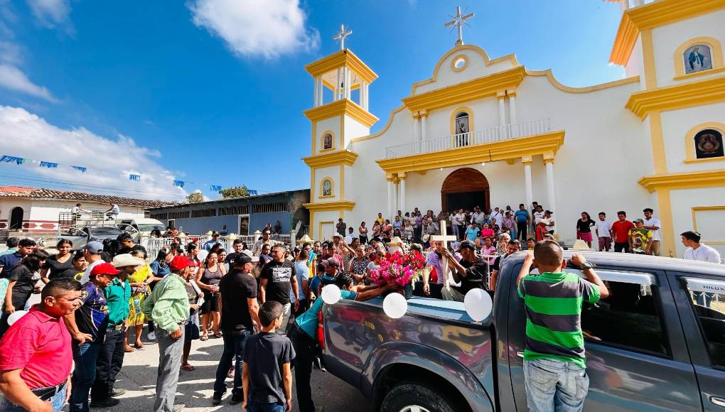 “Estuvo viajando por años a Santa Rosa en su motocicleta pero hace unas tres semanas empezó a desplazarse en bus porque tenía problemas en una mano. La desgracia la alcanzó pero sé que está en un mejor lugar” dijo consolada la madre.
