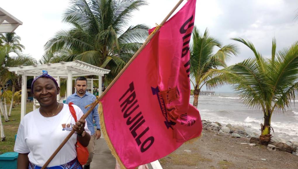 La conmeraciôn de los 227 años, se hizo en el malecón municipal de La Ceiba, aquí se revivió aquel momento cuando desembarcaron los garífunas. 