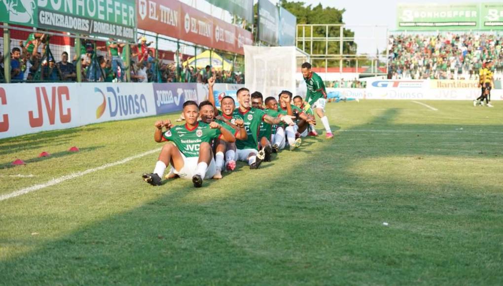 Así festejaron los jugadores verdolagas tras el gol de Techera en los minutos finales del partido. 