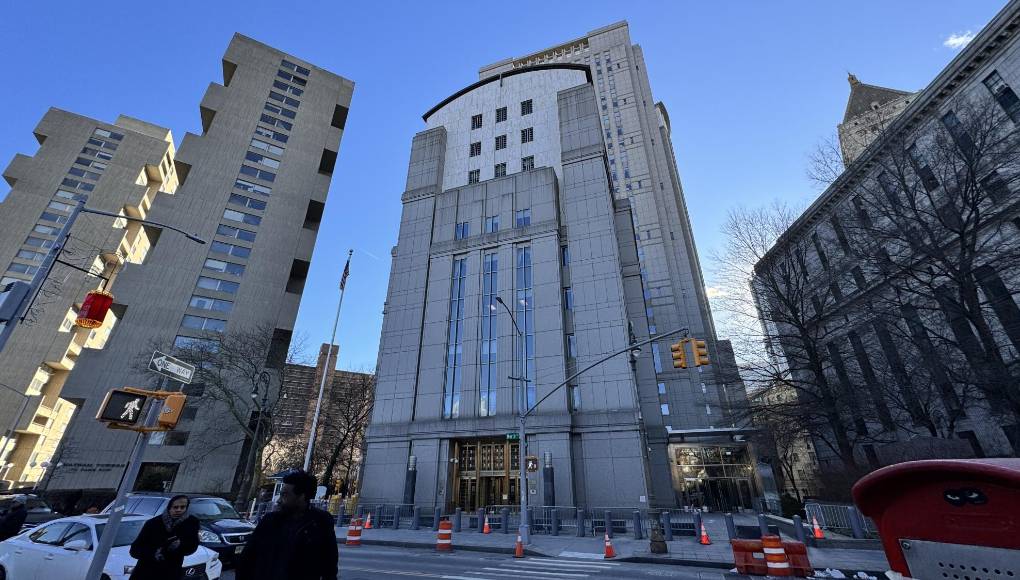 Se trata del edificio de 27 pisos que alberga a la Corte Federal del Distrito Sur de Nueva York, el órgano jurisdiccional más antiguo de Estados Unidos. Su estructura fue terminada en 1994 y construida para durar 200 años.