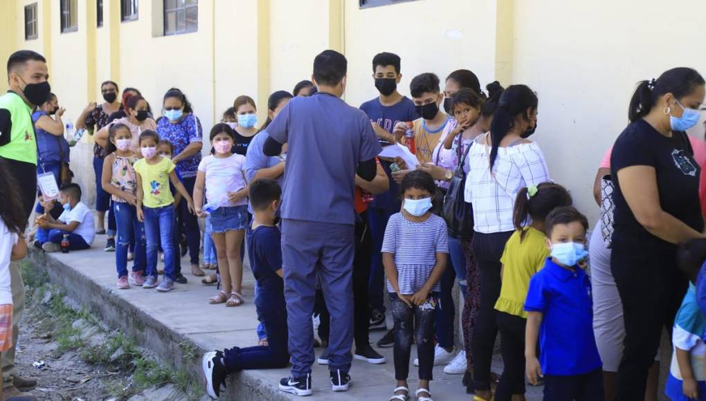 Más de cien niños se vacunan a diario en La Lima, Cortés