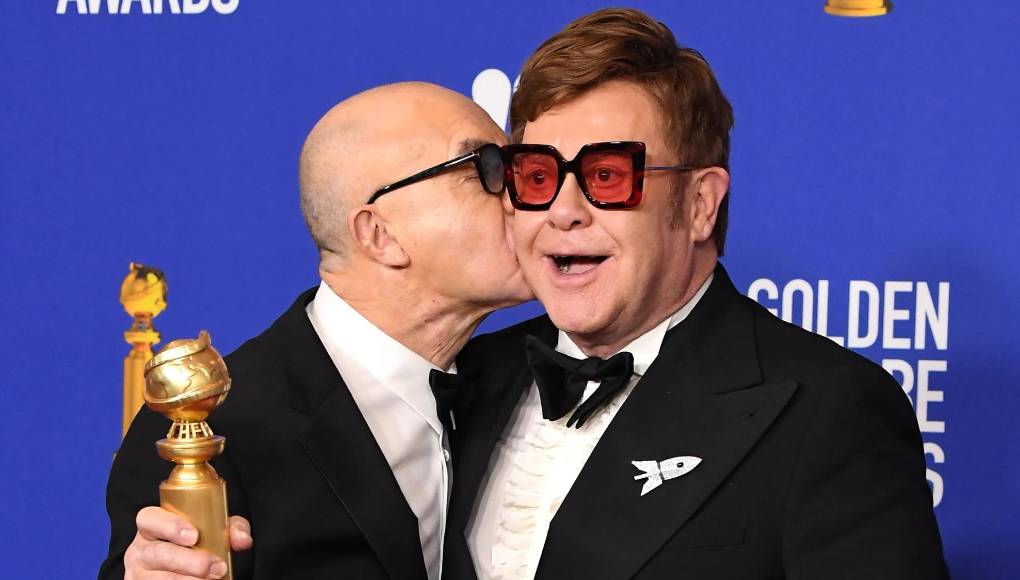 “Estoy feliz de estar premiado con él porque si no fuera por él, yo no estaría aquí. Él me da las letras y yo escribo las canciones”, explicó Elton John arriba del escenario junto a Taupin. Incluso bromeó sobre la importancia que ha tenido Taupin para su trayectoria: “Sin sus letras yo trabajaría en un Walmart... Bueno, no tenemos Walmart en Inglaterra. Probablemente en un McDonalds”, expresó desatando las risas del público.