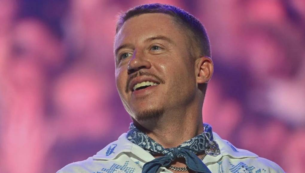 “El problema no son las protestas, es lo por lo que protestan”, rapea Macklemore en su nuevo tema. “Va en contra de lo que nuestro país está financiando”, explica en su tema reproducido en la cadena CNN.