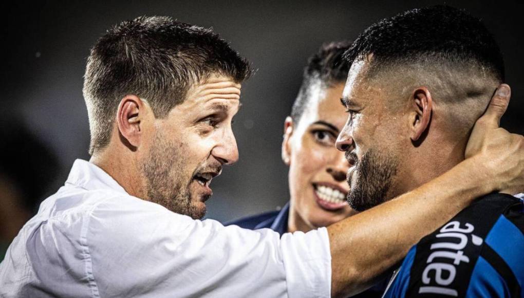 El propio Alfaro en una entrevista con el medio DSports, se refirió al despido de Samudio. “La decisión de que no forme más parte del plantel es 100% mía y avalada por la institución. Él deberá resolver su situación contractual con el club y no voy a dar detalles porque es un tema personal y a mí no me compete hacerlo”.