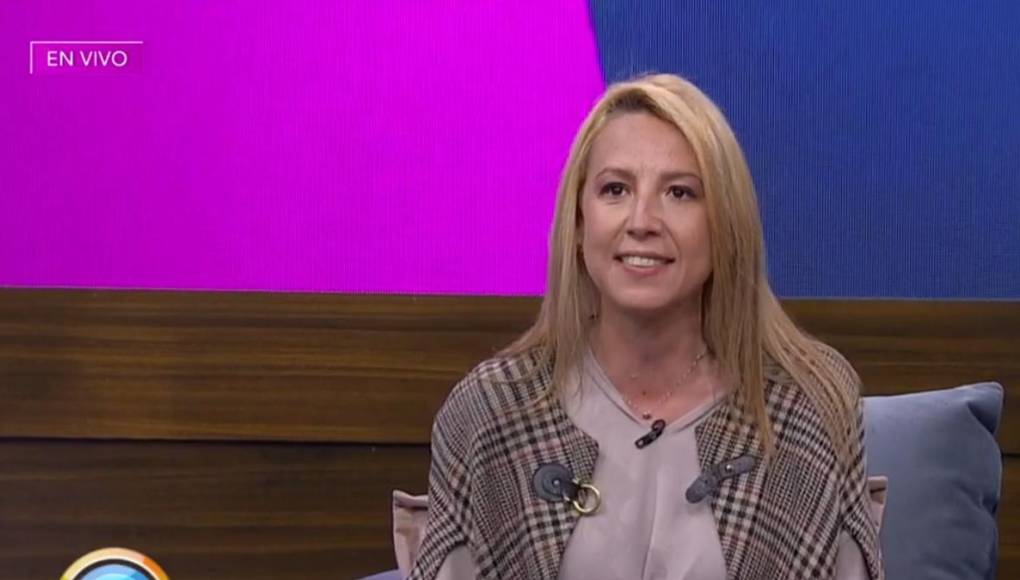 Mafe nació el 21 de noviembre de 1977 en Bogotá, Colombia. Se volvió viral en julio de 2022 cuando acudió al programa de Venga La Alegría, donde pronunció algunas frases extrañas que, según ella, eran para comunicarse con estos seres extraterrestres.