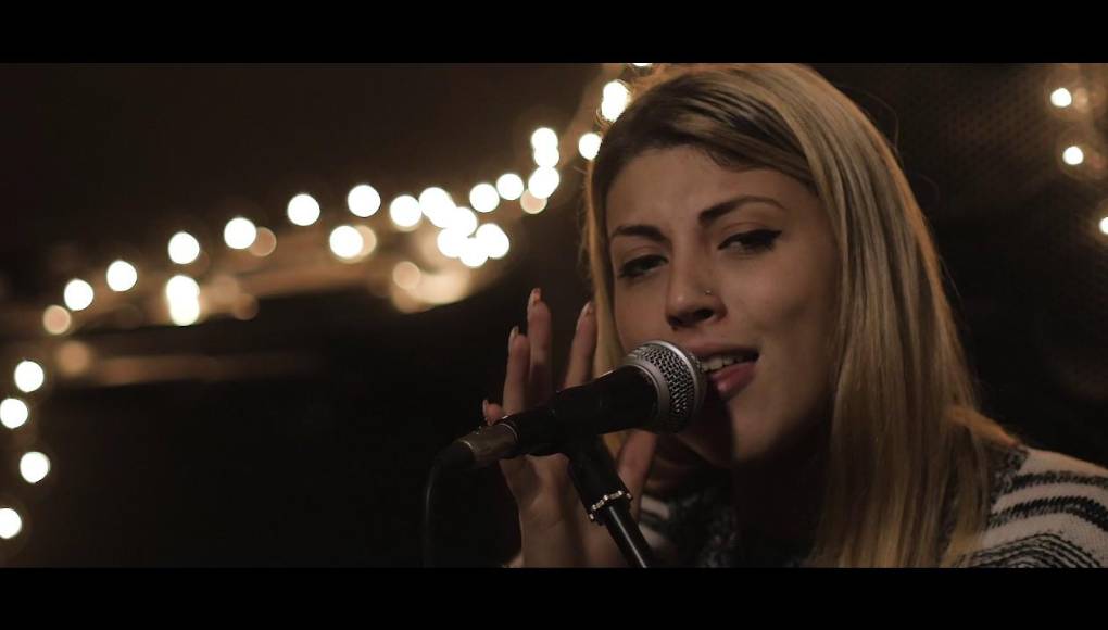 “Como ha sido de público conocimiento Romina se encuentra detenida porque trágicamente se vio obligada a defender su vida y la de su pequeña hija de las garras de un monstruo que estaba completamente fuera de si!”, escribió la madre de la joven en sus redes sociales.