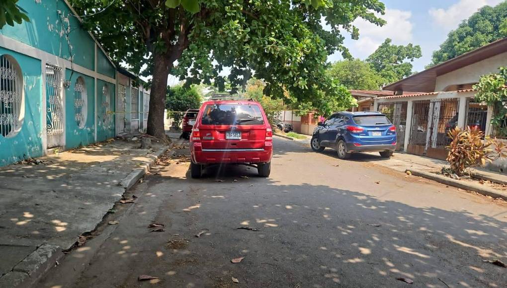 En cada camioneta andaban al menos cuatro hombres armados.