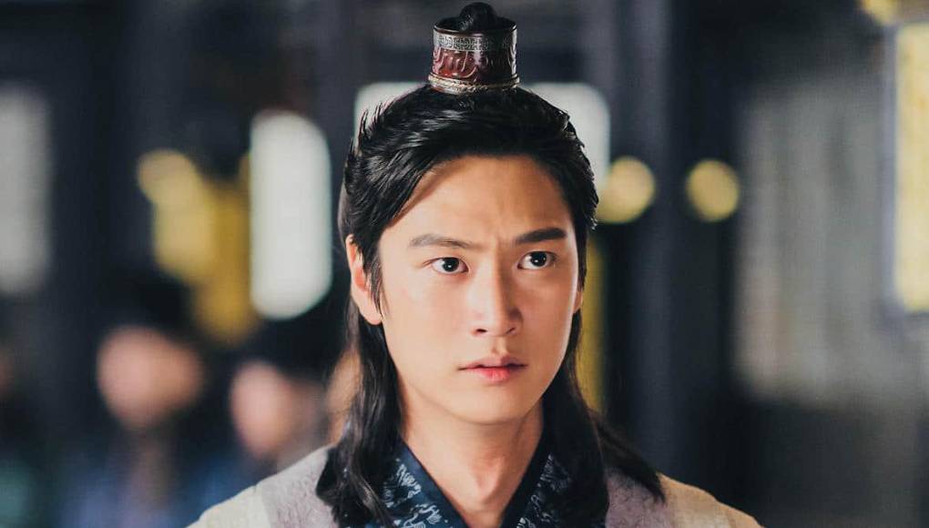 El personaje originalmente era del actor Ji Soo, quien fue retirado de la serie por acusaciones de intimidación. A pesar de las circunstancias, Na Un Woo se ganó la confianza de la producción más su química con la actriz principal, Kim So-hyun, logró cautivar a la audiencia.