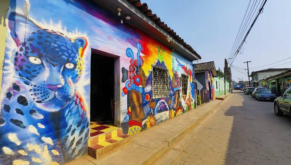 Más que una exhibición de arte, este festival es un producto del turismo local, que atrae visitantes de todas partes del occidente.