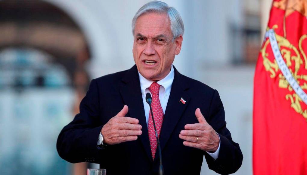 Según informes preliminares, el exmandatario Piñera poseía una casa de verano en el lago Ranco, y, según han explicado familiares y personas de su entorno, se encontraba en la zona para almorzar en la casa de un amigo. Pasadas las 15.00 horas, se subió en su helicóptero, y a los minutos se produjo el fatal accidente.