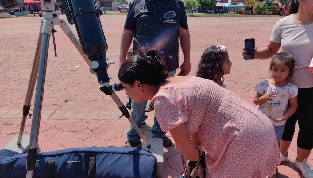 Los eclipses no solamente son hermosos, también son excelentes para la ciencia. Además de inspirar a artistas y músicos, los eclipses han motivado numerosos descubrimientos científicos, señala la Nasa. Una de las mitologías griegas más bellas es la que cuenta la historia de amor del Sol y La Luna. 