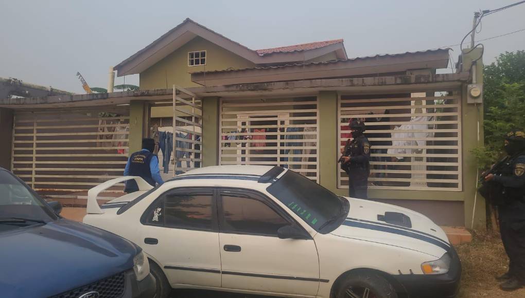 Son 19 allanamientos de domicilio, tres inspecciones y acciones de privación de dominio sobre 46 bienes considerados de origen ilícito, vinculados a esa organización, informó la Fiscalía. 