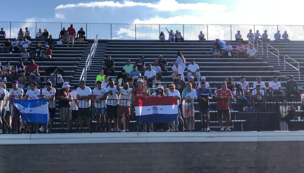 Sí, Carlos Costly fue invitado de lujo que tuvo la Selección de esa localidad para dale la bienvenida al Olimpia en su gira por Estados Unidos.