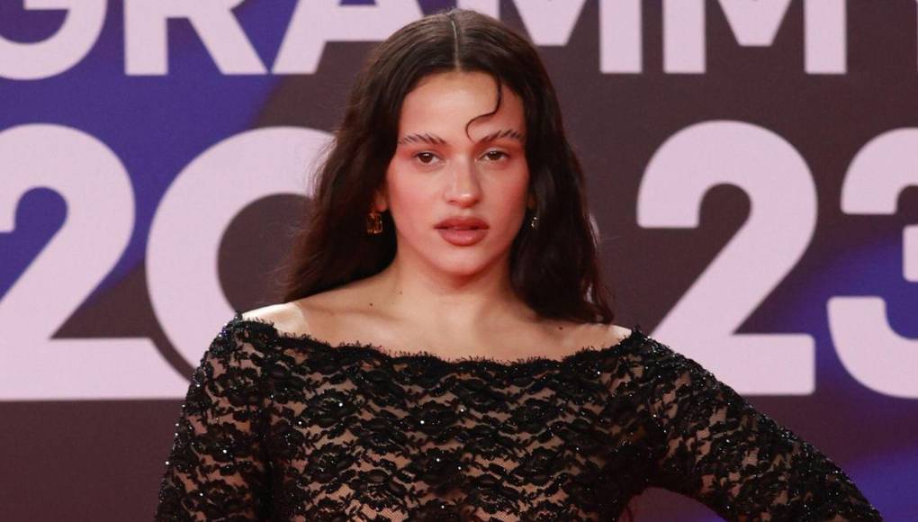 Así que, en total, según la versión del experto José Noblejas al Diario Marca, Rosalía tendría una fortuna de 54 millones de dólares aproximadamente (50 millones de euros).