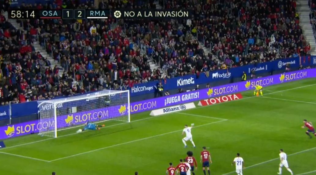 Benzema y su segundo penal errado ante Osasuna.
