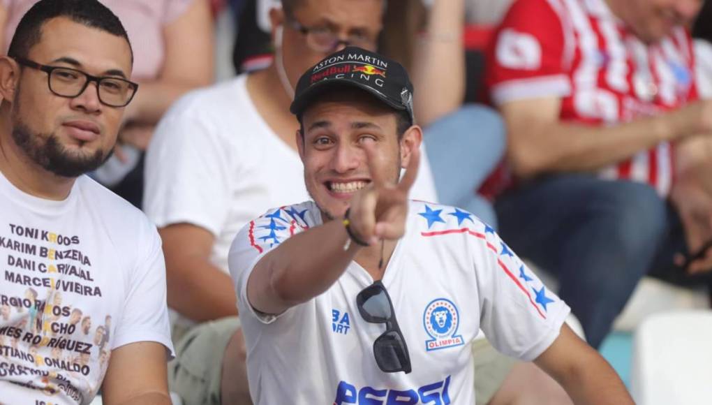 Derroche de belleza en el Nacional y ambientazo previo al Olimpia-Real España