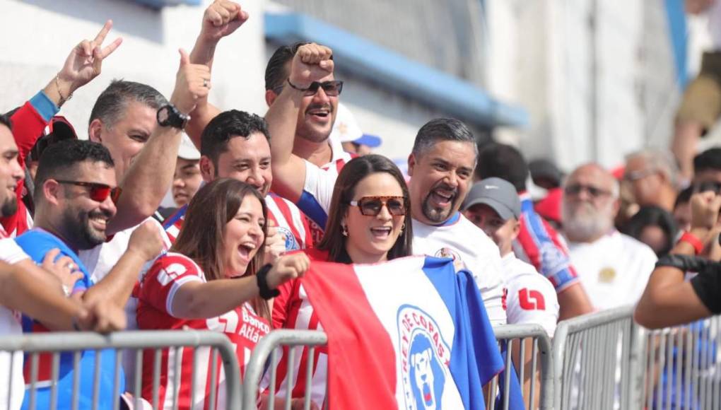 Aquí te mostramos las mejores imágenes que captaron nuestros fotógrafos de Diario LA PRENSA del ambiente en el Nacional. 