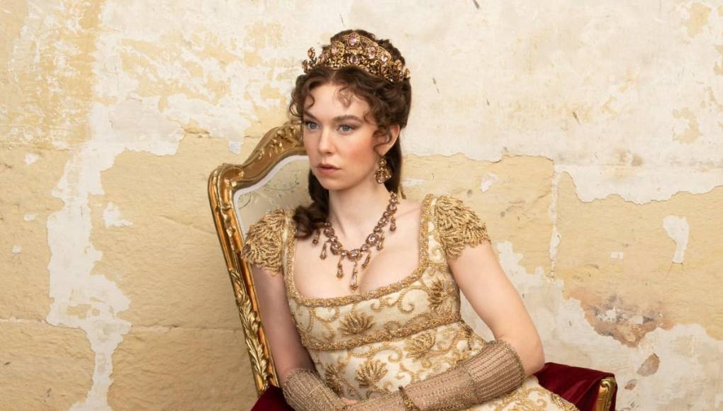 En 2020, Kirby obtuvo críticas positivas por su poderosa actuación en Piezas de mujer, interpretando a una joven madre en duelo. Fue nominada a un Premio de la Academia , un Globo de Oro y un Premio BAFTA a la mejor actriz principal y ganó la Copa Volpi a la mejor actriz en el Festival de Cine de Venecia . Los papeles posteriores incluyen protagonistas de las películas El mundo venidero (2020), Estudios italianos (2021) y El hijo (2022). En 2023, Kirby interpretó a la emperatriz Joséphine , la primera esposa de Napoleón Bonaparte , enla película épica de Ridley Scott.Napoleón .