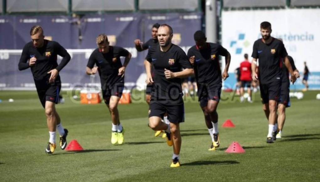 Con el Barcelona II disputó 20 partidos con 4 goles.