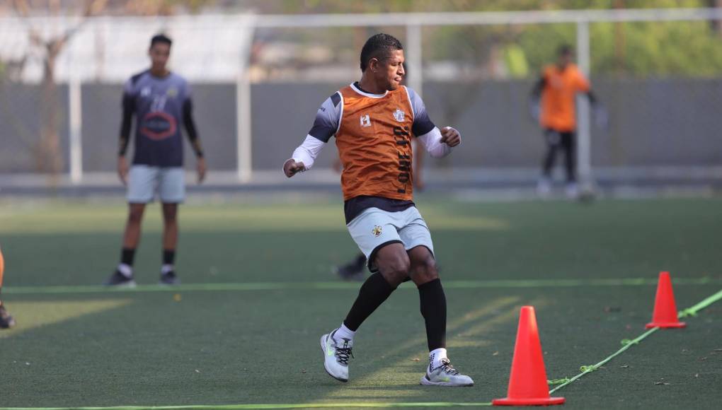 Costly está comprometido con el grupo en busca del ascenso a Liga Nacional. Actualmente, marchan segundos en el Grupo C.