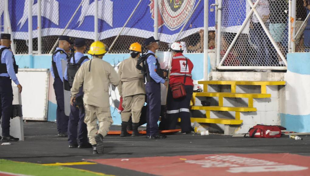 Se dio un susto en las graderías tras la caída de un aficionado.