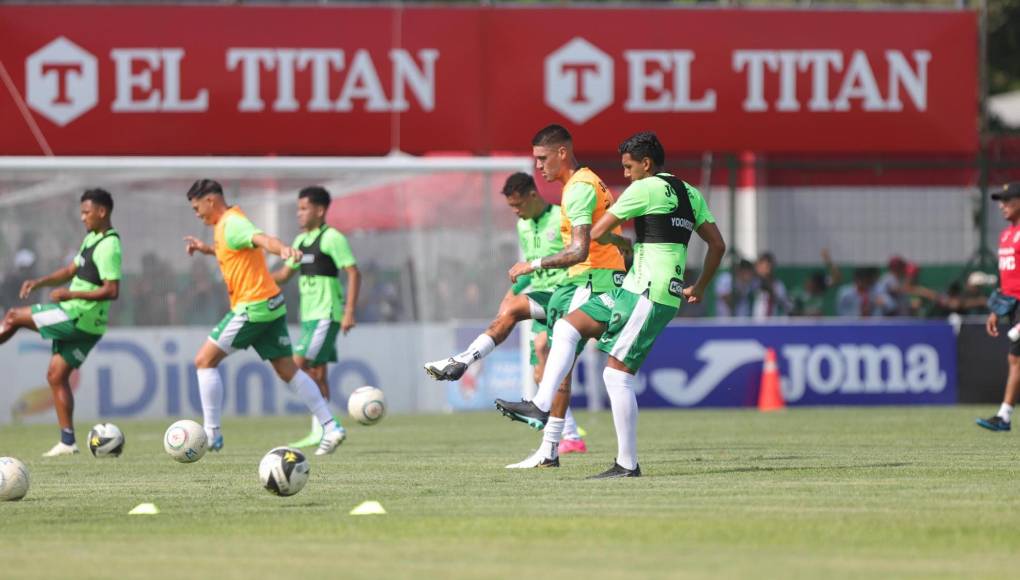 Marathón en el calentamiento antes de comenzar el encuentro.