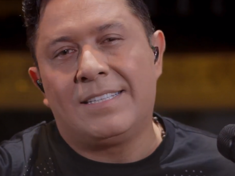 Álvaro Torres durante la grabación de la canción “Mi verdadero amor”.