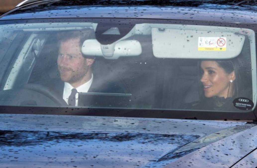 Meghan Markle, que celebra su segunda navidad junto a la familia real, llegó acompañando a su esposo, el príncipe William.<br/><br/>