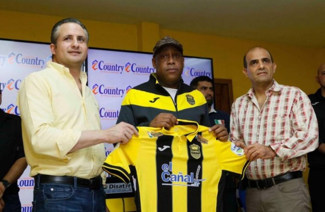 El costarricense Hernán Medford fue presentado el lunes como nuevo entrenador de Real España. 'Vengo con una nueva ilusión de hacer las cosas bien en un gran equipo como lo es el Real España, este es un proceso y hay que darle tiempo, pero sin quitar el objetivo de hacer las cosas bien y manejarse como un equipo grande', dijo.