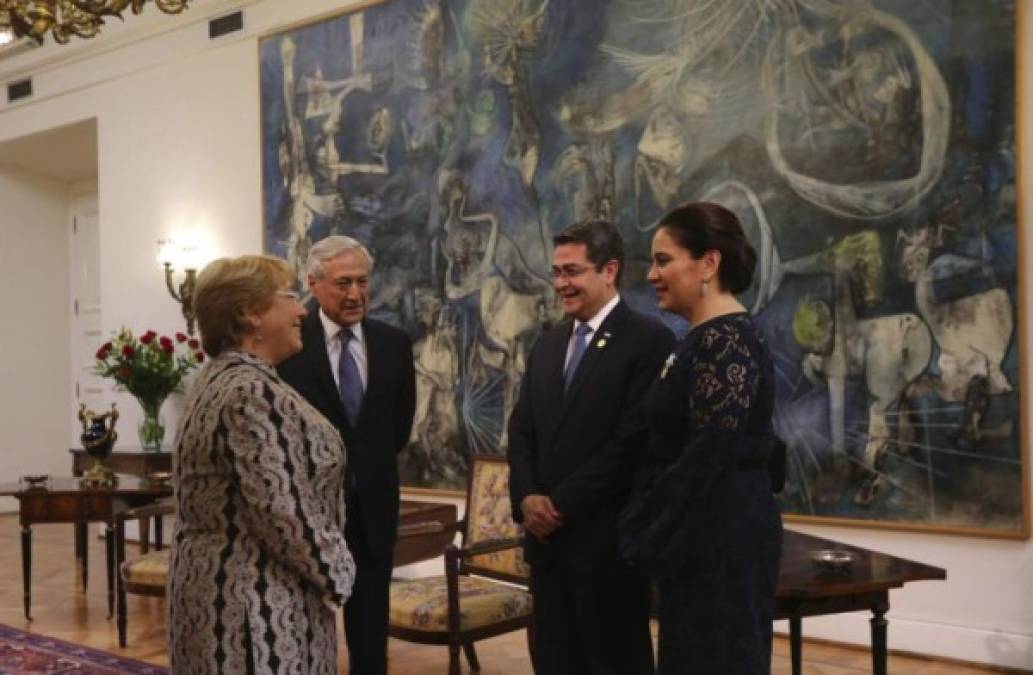 El presidente hondureño y la primera dama llegaron el pasado viernes a Chile, donde se reunieron con la presidenta saliente, Michelle Bachelet, en el palacio de la Moneda.