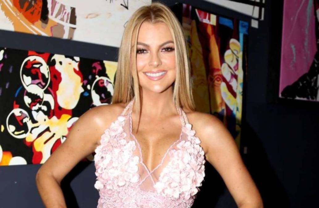 “¿Estaría Marjorie de Sousa con el empresario gastronómico Vicente Uribe, dueño de la cervecería Patria the World Trade Center, dueño de Obsession Lounge Bar, dueño de una fundación para hacer frente a la pandemia, donde Marjorie es embajadora?”, preguntó Javier Ceriani en Chisme No Like.