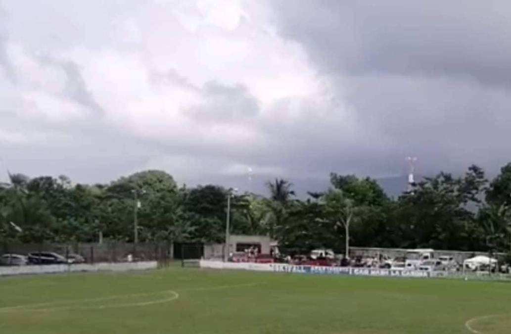 El jugador Marvin Jafeth murió la mañana de este viernes a causa de un paro cardiorrespiratorio a pocos minutos de haber iniciado el entrenamiento con el resto de sus compañeros, según confirmaron personas allegadas al club de la Másica, Atlántida.