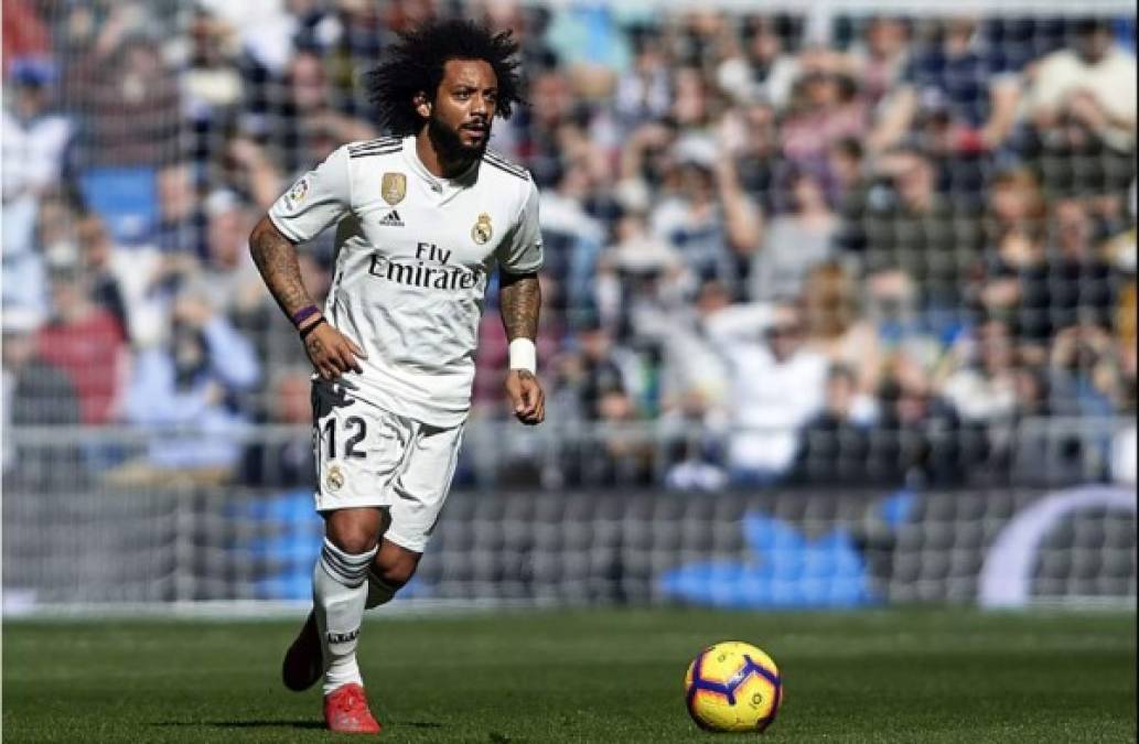 En el lateral izquierdo reaparecería Marcelo que cuenta con opciones de sentar a Sergio Reguilón con la llegada de Zidane. El brasileño tiene la confianza de Zidane, quien ya dijo que 'está para jugar'.